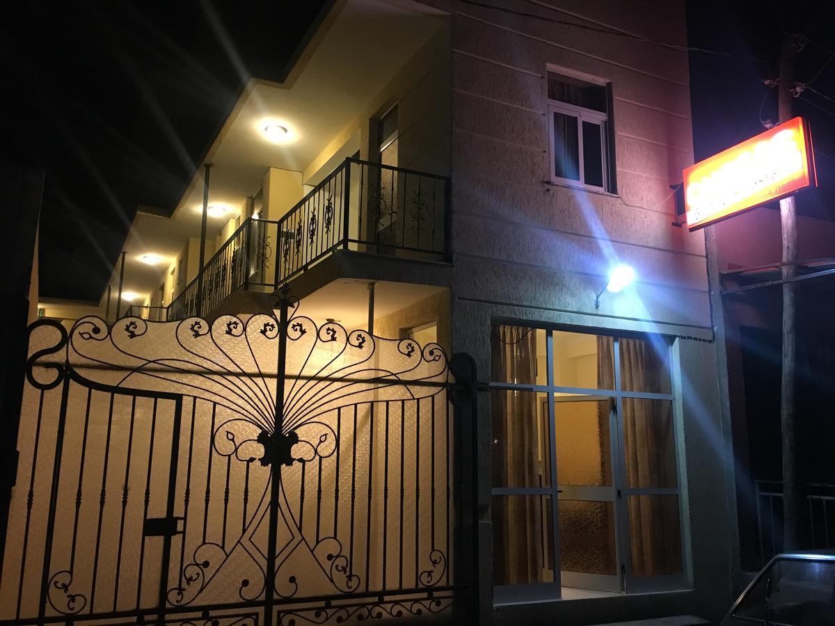 Cheers Bed & Breakfast แอดดิสอาบาบา ภายนอก รูปภาพ